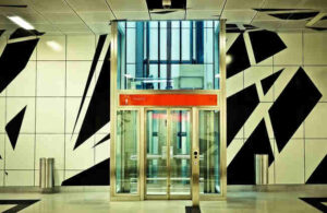 Arbeidsongeval door dichtgaande liftdeuren, letsel door lift deur, dichtgaande liftdeuren letselschade, lestelschade door lift, Rechtbank Rotterdam 12 april 2024, ECLI:NL:RBROT:2024:3276
﻿